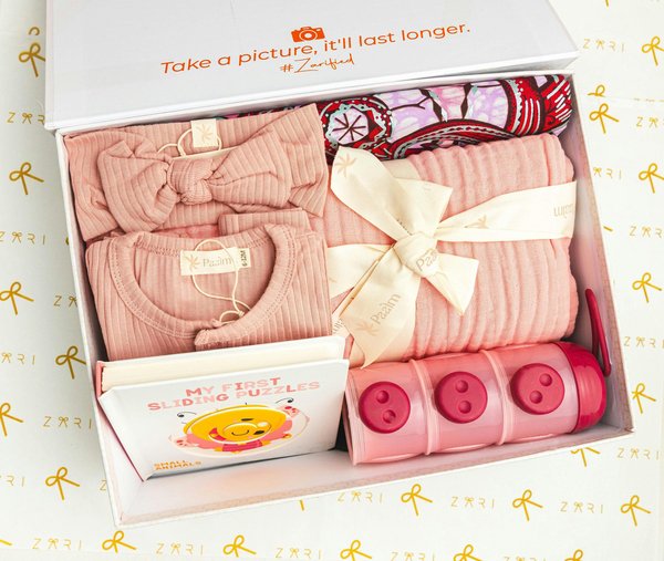 Coffret cadeau naissance : idées uniques pour nouveaux parents